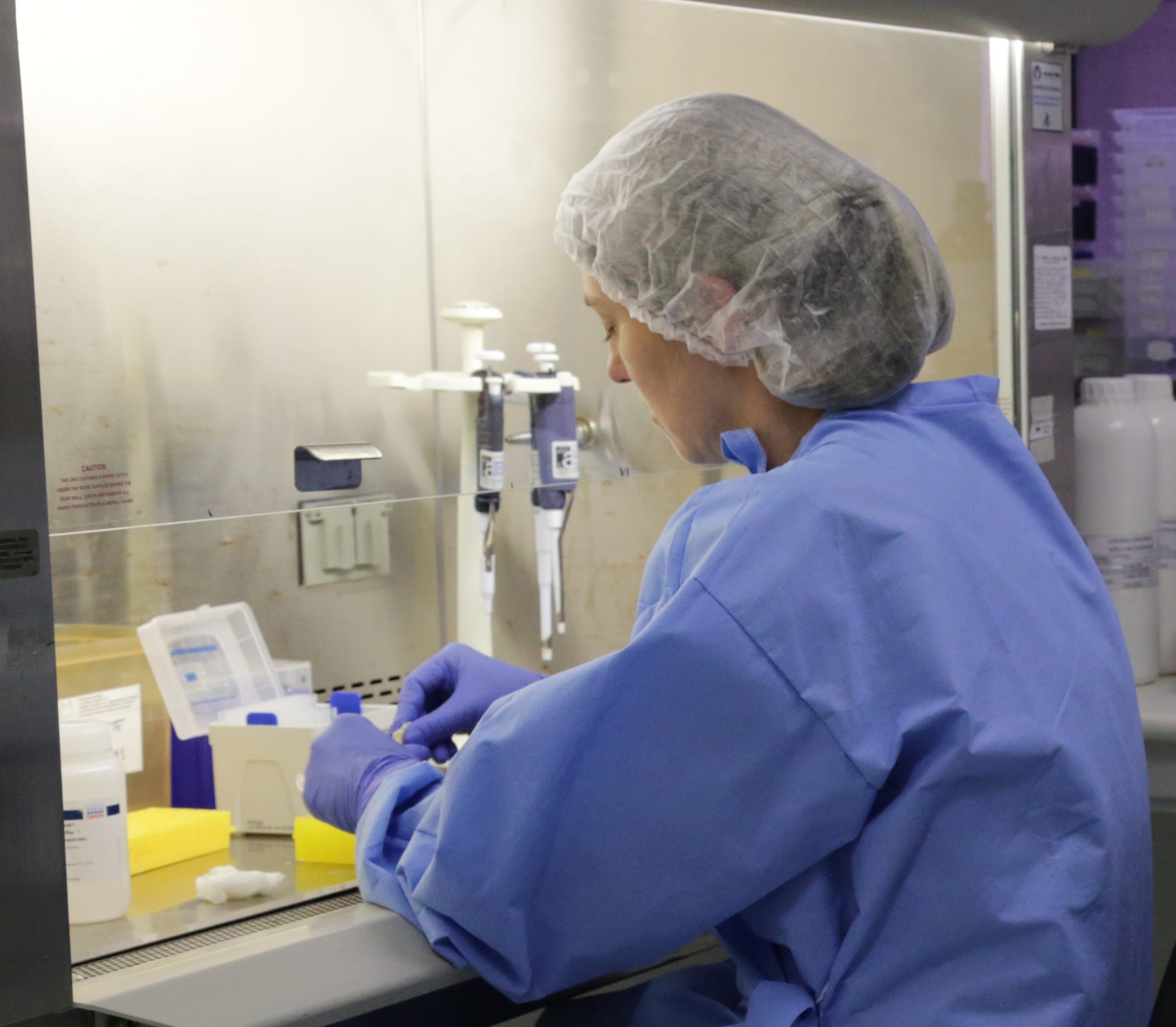 Diagnóstico laboratorial de casos suspeitos do novo coronavírus no Laboratório de Vírus Respiratório e do Sarampo do Instituto Oswaldo Cruz (IOC/Fiocruz), centro de referência nacional em vírus respiratórios para o Ministério da Saúde. Rio de Janeiro, 6-7 fev. 2020. Foto: Josué Damacena/IOC/Fiocruz