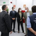 Miniatura: Visita do ministro da Saúde Eduardo Pazuello e do presidente da Comissão Externa para Enfrentamento da Covid-19 da Câmara dos Deputados, Deputado Doutor Luizinho, para a inauguração da Unidade de Apoio ao Diagnóstico da Covid-19 no campus Fiocruz Manguinhos. De frente para a câmera, Pedro Ribeiro Barbosa (de terno claro), do IBMP, e Paulo ChapChap, diretor-geral do Hospital Sírio-Libanês, representando a iniciativa Todos pela Saúde. Ao centro, Cristiane Pantaleão, representando o Conselho Nacional de Secretarias Municipais de Saúde (Conasems). Rio de Janeiro, 10 de agosto de 2020. Foto: Peter Ilicciev. Acervo CCS/Fiocruz.