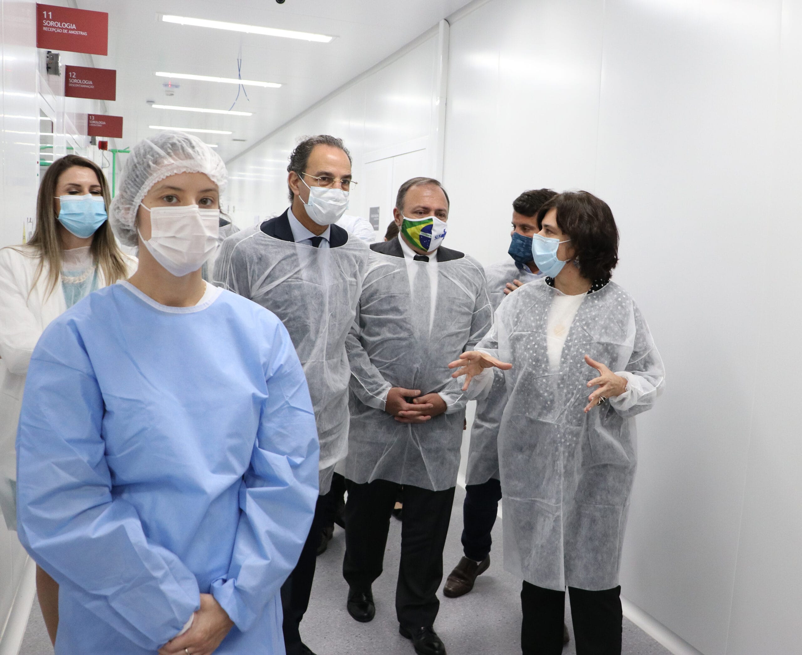 Inauguração da Unidade de Apoio ao Diagnóstico (Unadig) da Covid-19 no campus Fiocruz Manguinhos. Da direita para a esquerda: Nísia Trindade Lima, presidente da Fiocruz; Deputado federal Doutor Luizinho, presidente da presidente da Comissão Externa para Enfrentamento da Covid-19 da Câmara dos Deputados; Eduardo Pazuello, ministro da Saúde; Paulo ChapChap, diretor-geral do Hospital Sírio-Libanês e coordenador da iniciativa Todos pela Saúde. Rio de Janeiro (RJ), 10 ago. 2020. Foto: Peter Ilicciev/CCS/Fiocruz.