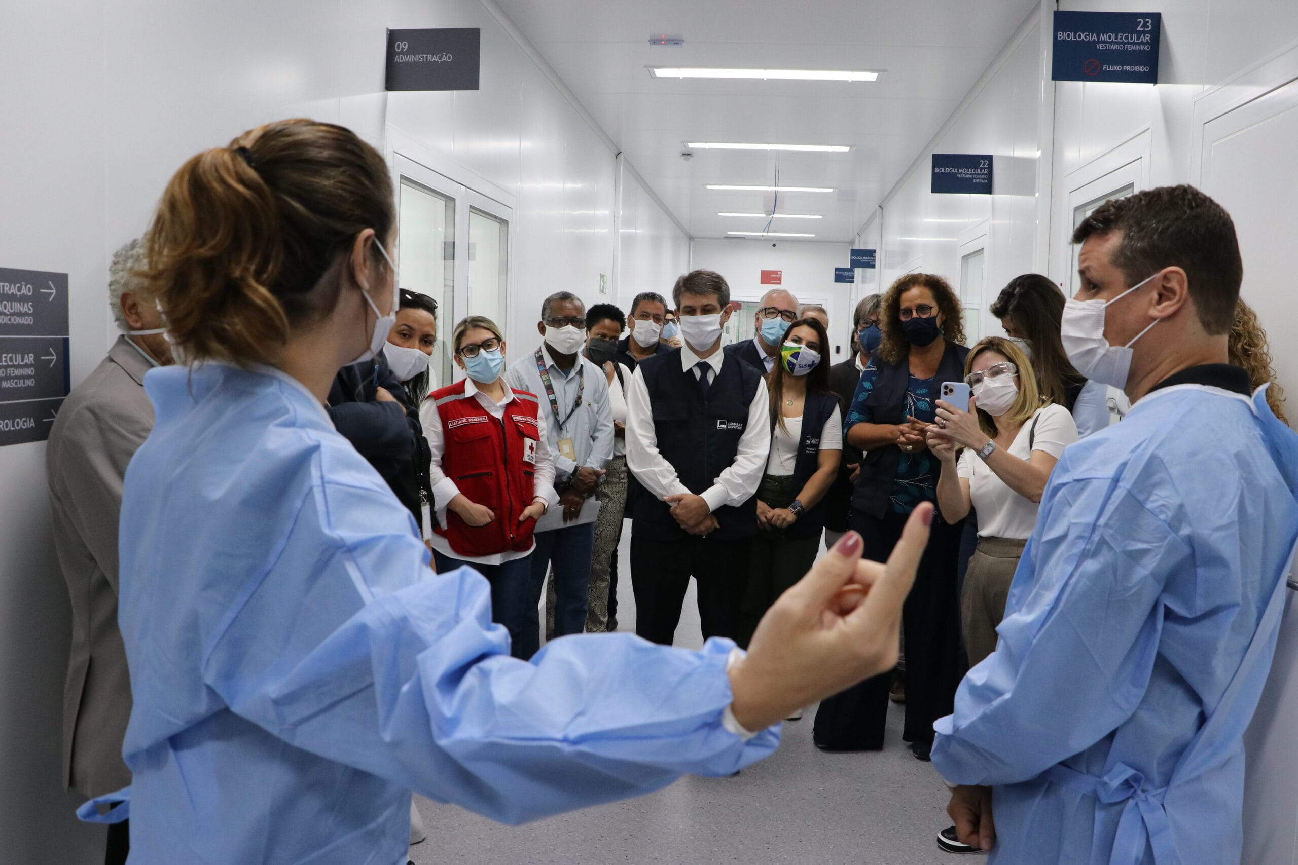 Parlamentares da Comissão Externa para Enfrentamento à Pandemia da Covid-19 da Câmara dos Deputados visitam a Unidade de Apoio ao Diagnóstico (Unadig) da Covid-19 na Fiocruz. Rio de Janeiro (RJ), 28 de julho de 2020. Foto: Peter Ilicciev/CCS/Fiocruz.