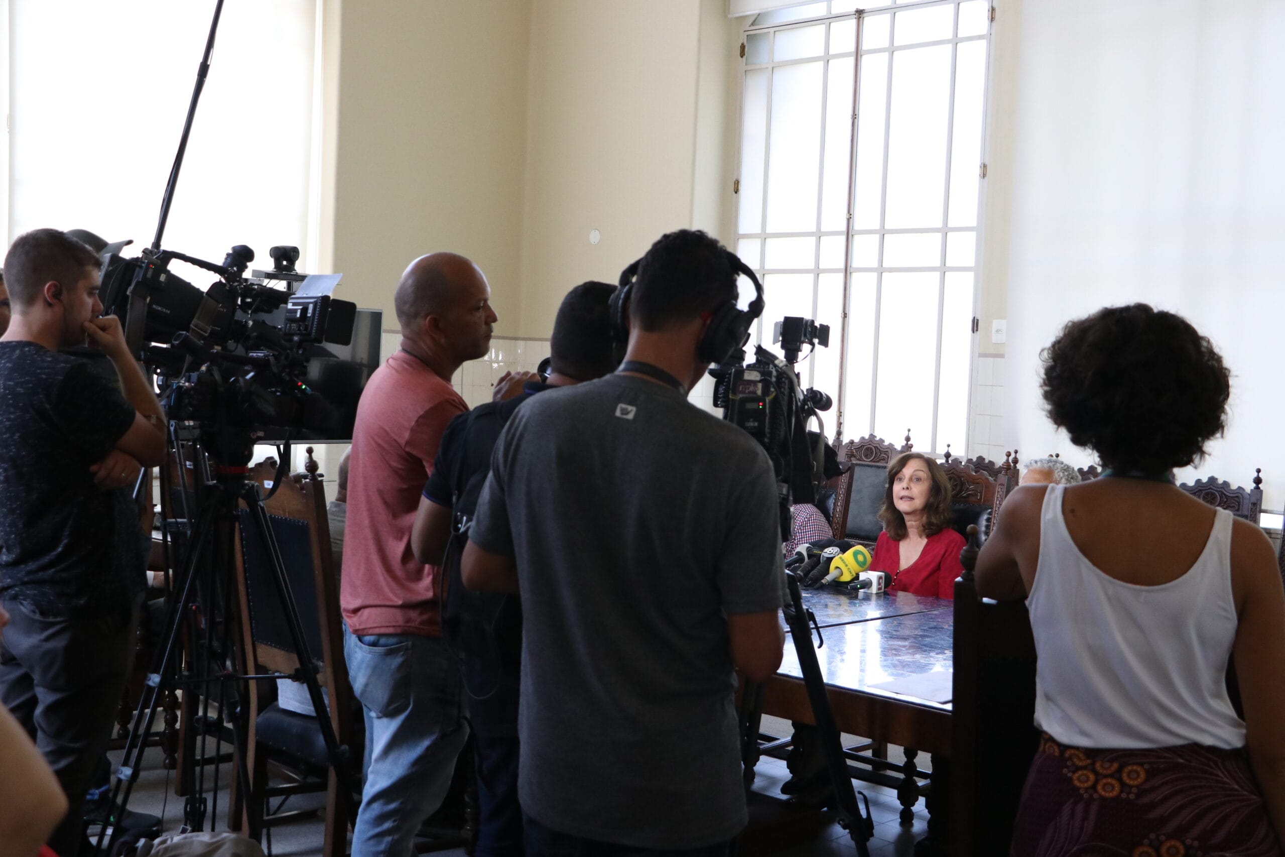 Marilda Siqueira, chefe do Laboratório de Vírus Respiratórios e Sarampo do Instituto Oswaldo Cruz/Fiocruz, fala aos jornalistas na coletiva de imprensa sobre a declaração, pela Organização Mundial da Saúde (OMS), da pandemia de covid-19. Rio de Janeiro, 11 de março de 2020. Foto: Peter Ilicciev. Acervo CCS/Fiocruz.