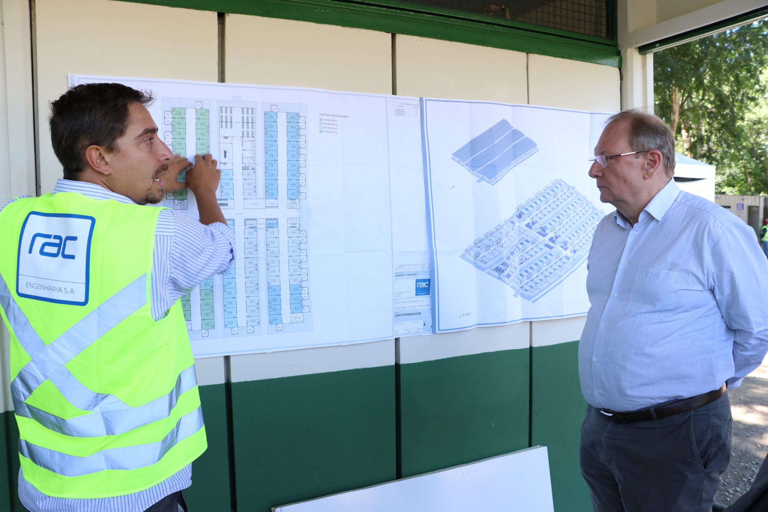 Roberto Pozzan, subsecretário-geral da Secretaria de Saúde do Estado do Rio de Janeiro, em visita às obras de construção do Centro Hospitalar Covid-19 da Fiocruz. Rio de Janeiro (RJ), abr. 2020. Foto: Peter Ilicciev/CCS/Fiocruz.