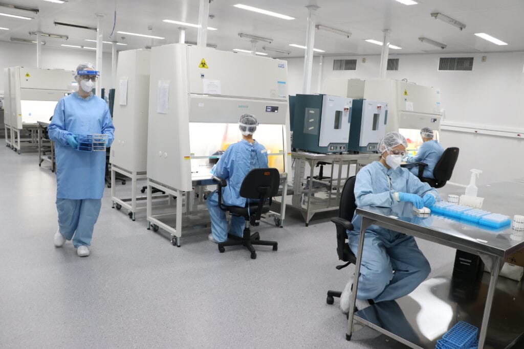 Unidade de Apoio ao Diagnóstico (Unadig) da Covid-19 localizada no campus de Manguinhos da Fiocruz. Foto: Peter Illiciev. Rio de Janeiro, 2020. Acervo CCS/Fiocruz.