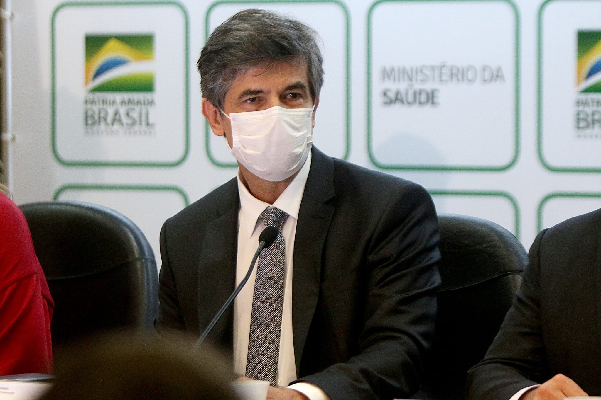Nelson Teich pede demissão do Ministério da Saúde