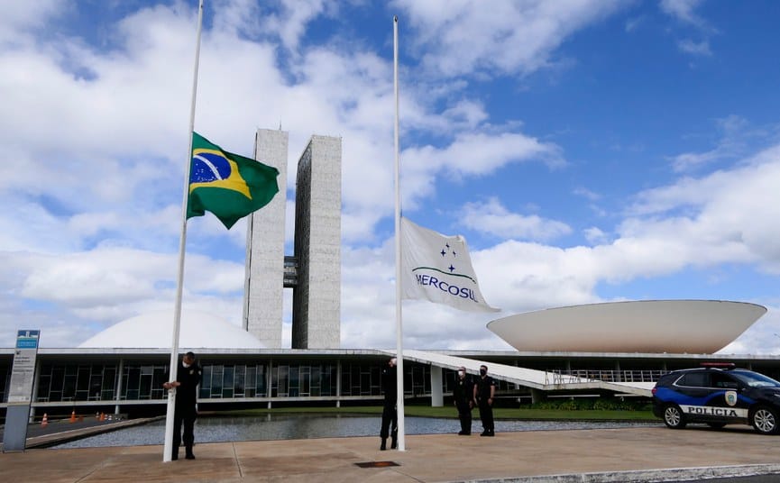 Brasil supera 10 mil mortos