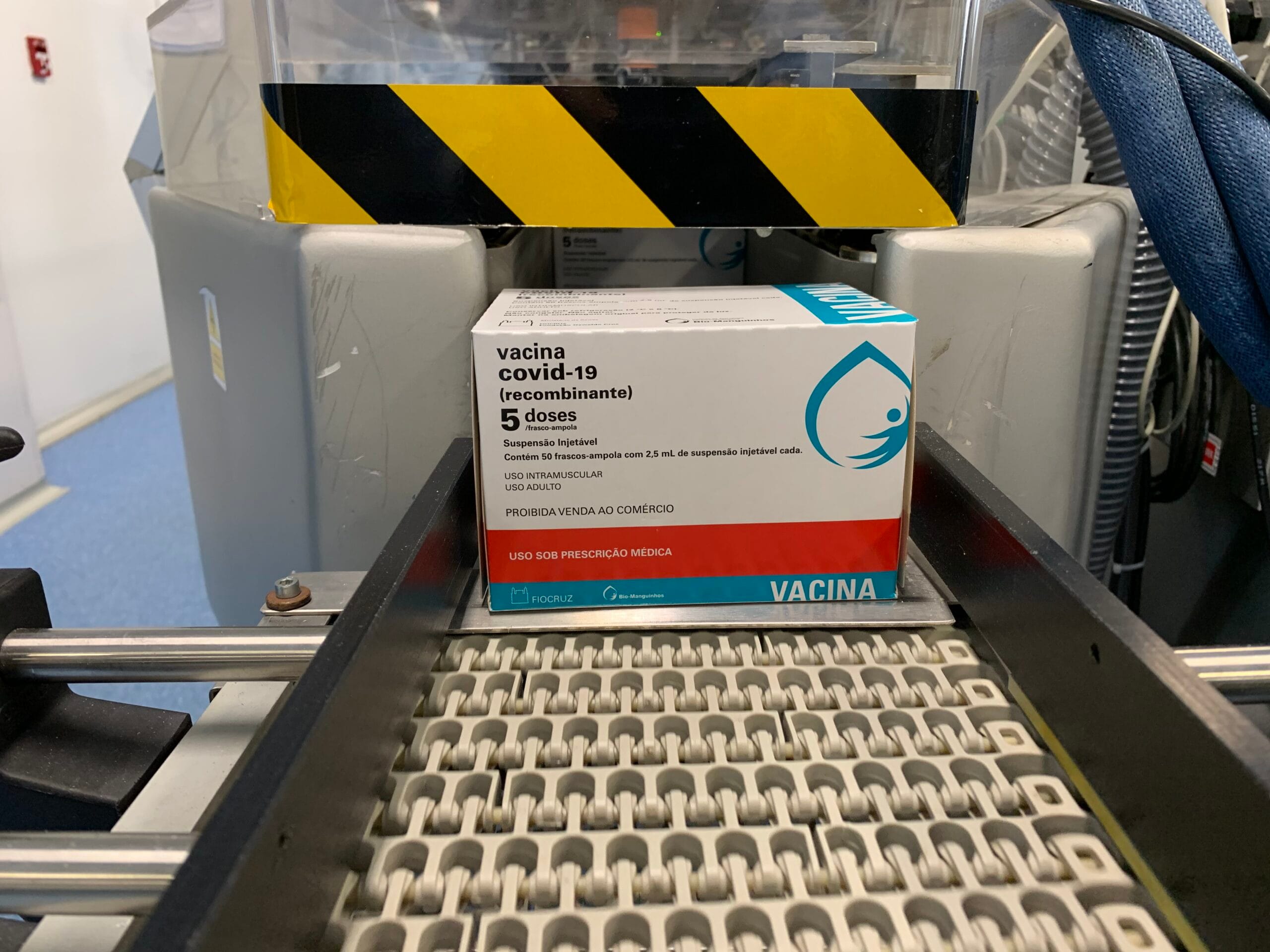 Vacina Oxford/AstraZeneca produzida em Bio-Manguinhos/Fiocruz. Foto: Rodrigo Pereira.