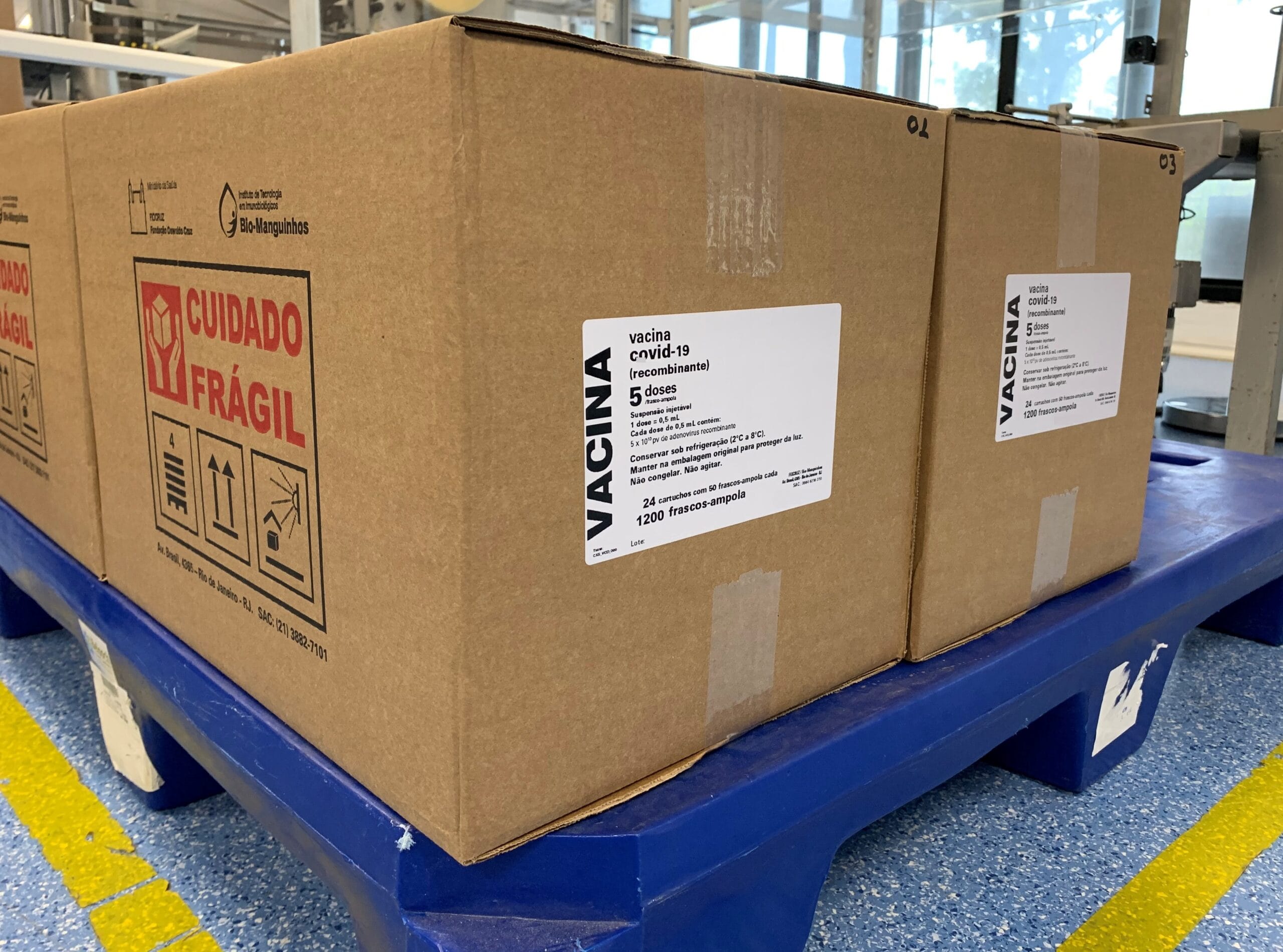 Fiocruz entrega as primeiras doses de vacina 100% nacional