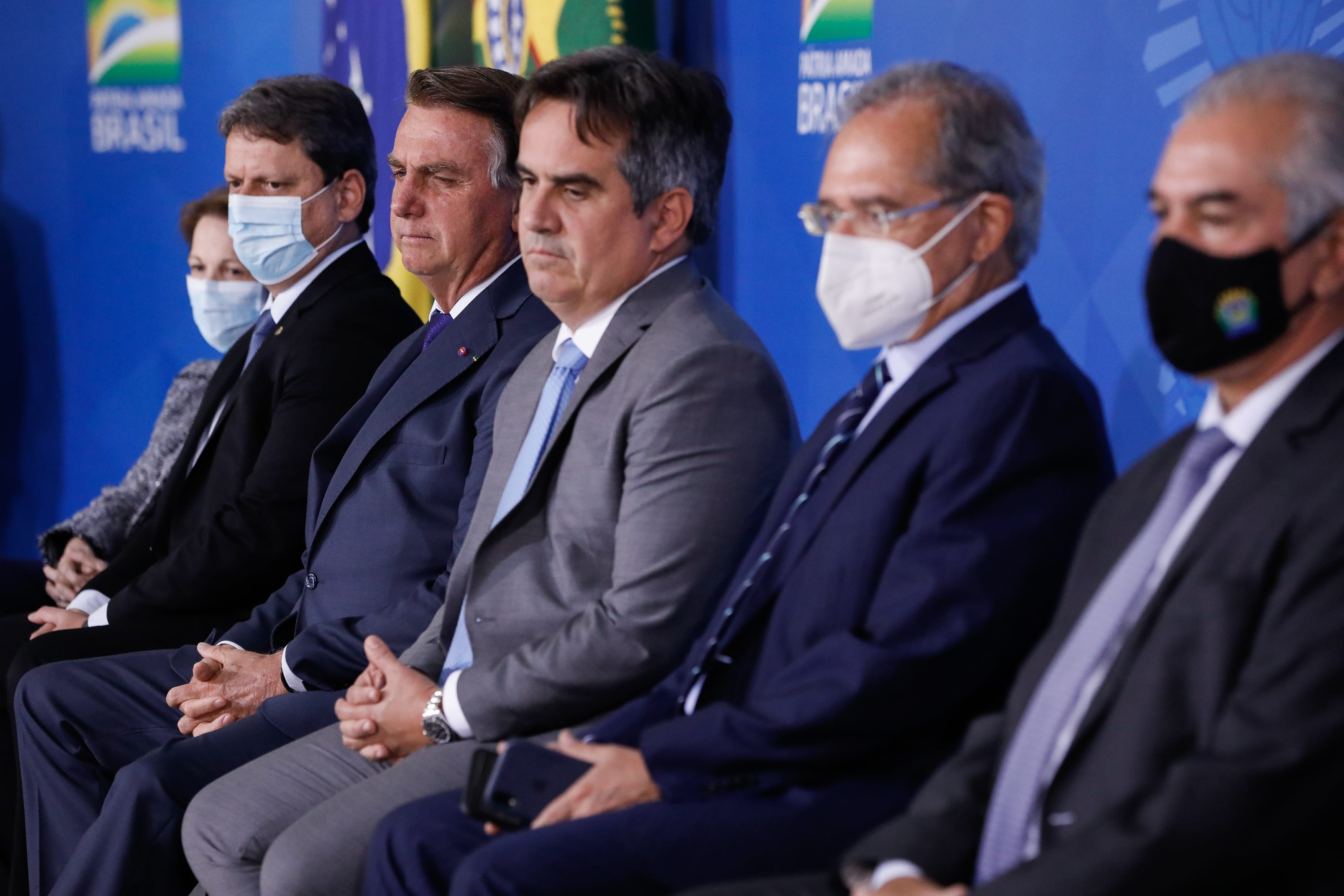 “Chega de mimimi”: Bolsonaro volta a criticar medidas sanitárias contra a pandemia