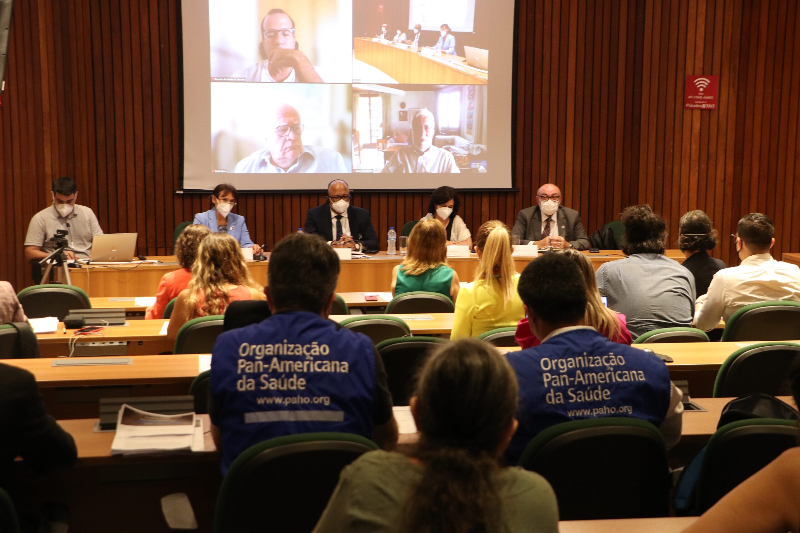 OMS visita Fiocruz para cooperação em vigilância epidemiológica