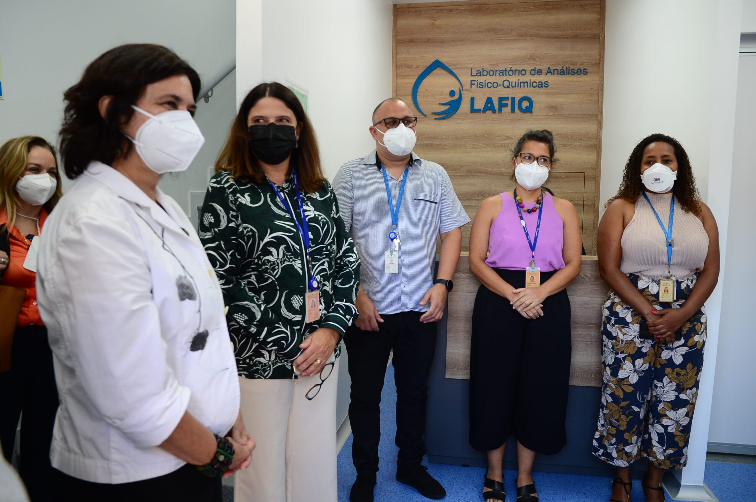 Nísia Trindade Lima, presidente da Fiocruz, e Rosane Cuber, vice-diretora de Qualidade de Bio-Manguinhos, na inauguração do Laboratório de Análises Físico-Químicas de Bio-Manguinhos, na Fiocruz. Rio de Janeiro (RJ), 23 nov. 2021. Foto: Peter Ilicciev/CCS/Fiocruz .