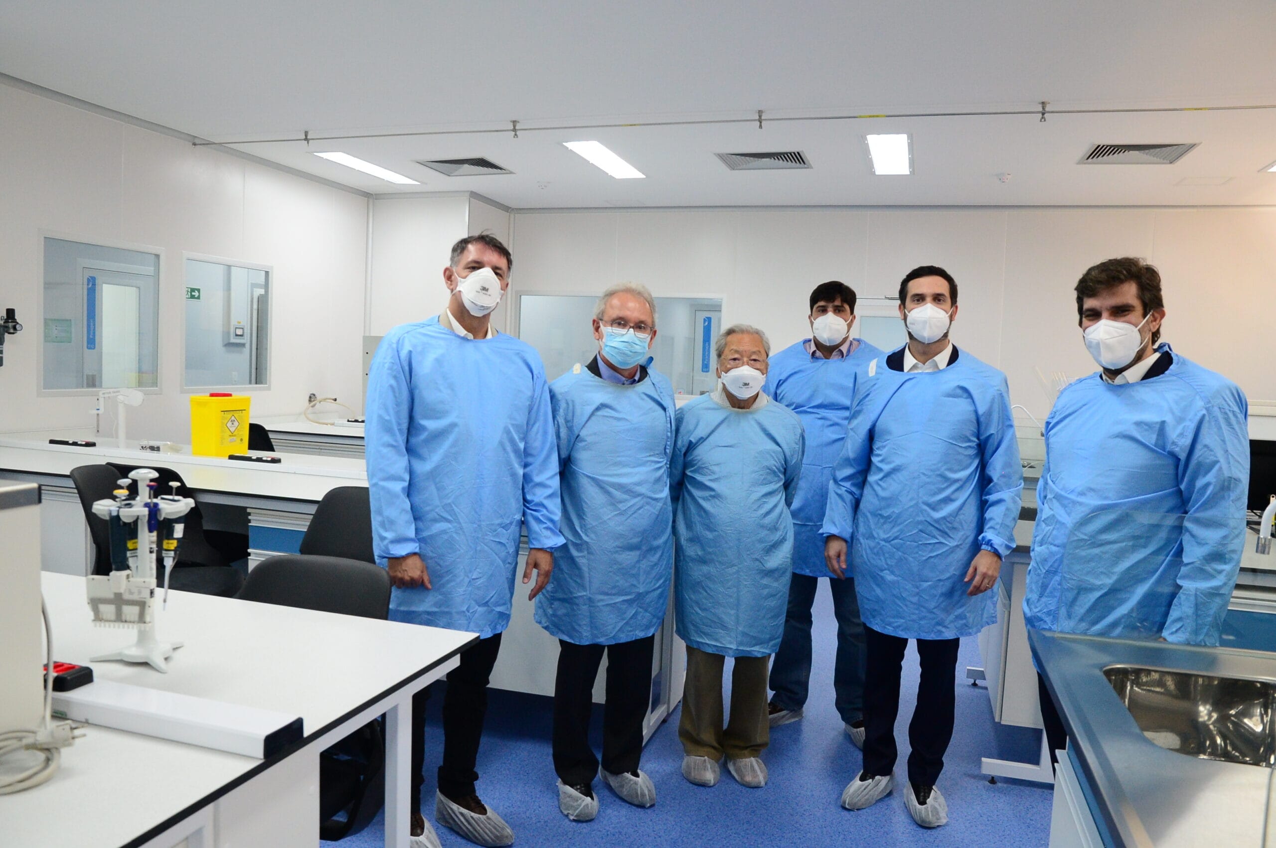 Visita ao então inaugurado Laboratório de Análises Físico-Químicas (Lafiq) de Bio-Manguinhos. Rio de Janeiro (RJ), 23 nov. 2021. Foto: Peter Ilicciev/CCS/Fiocruz.
