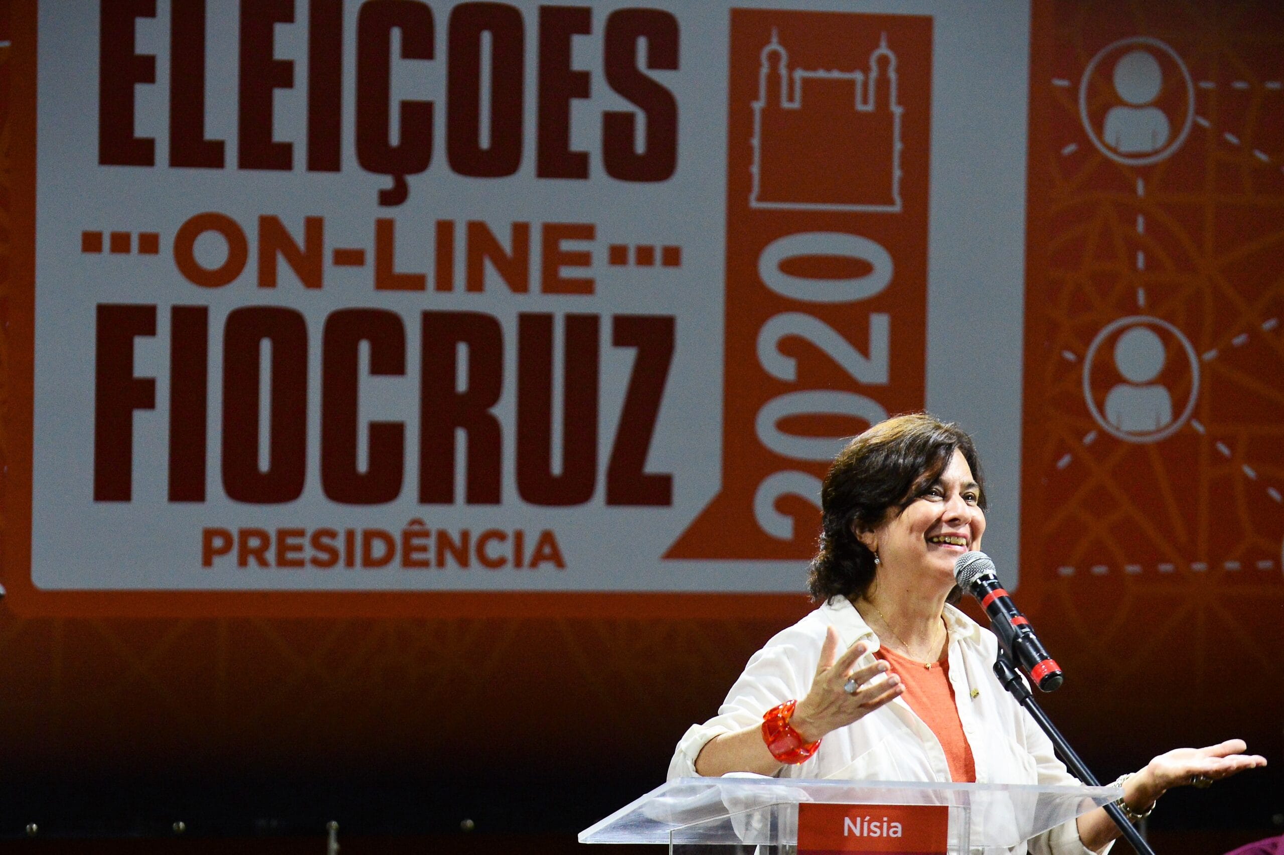 Nísia Trindade é reeleita para a presidência da Fiocruz