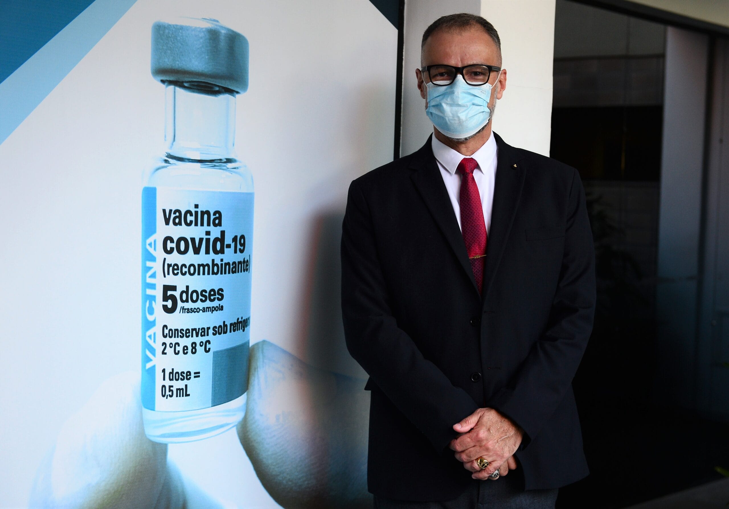 O Diretor-presidente da Anvisa, almirante Antonio Barra Torres, em visita a Bio-Manguinhos, fábrica de vacinas da Fiocruz. Rio de Janeiro (RJ), 23 jul. 2021. Foto: Peter Ilicciev/CCS/Fiocruz.