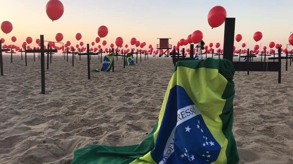 Brasil ultrapassa 3 milhões de casos e atinge 100 mil mortes