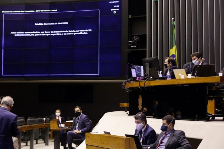 Congresso aprova crédito extraordinário para vacina da Fiocruz