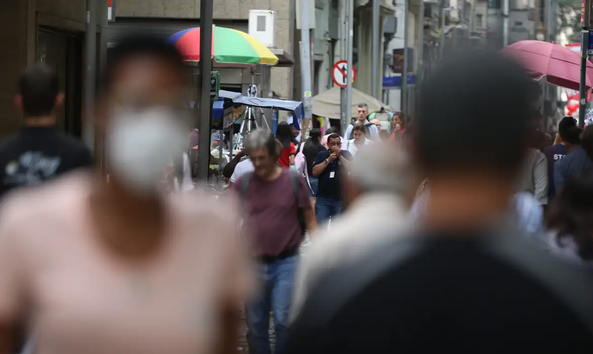 Governo decreta o fim da Emergência de Saúde, contrariando posição da OMS